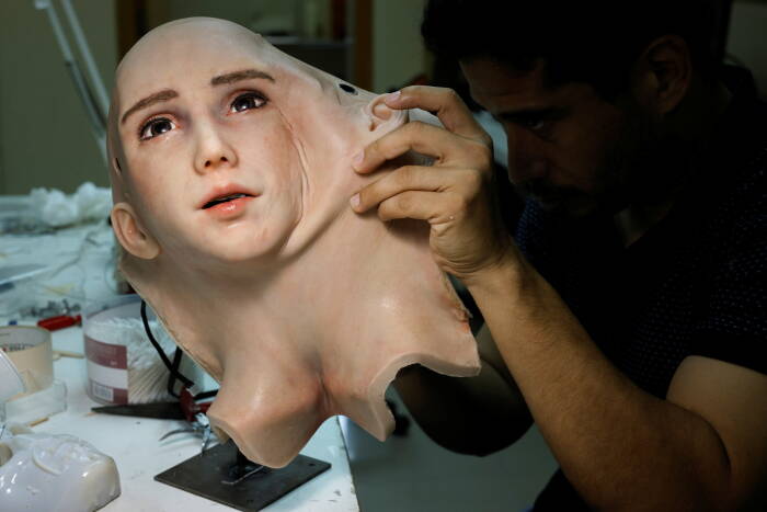 foto grace robot humanoid untuk pasien covid 19